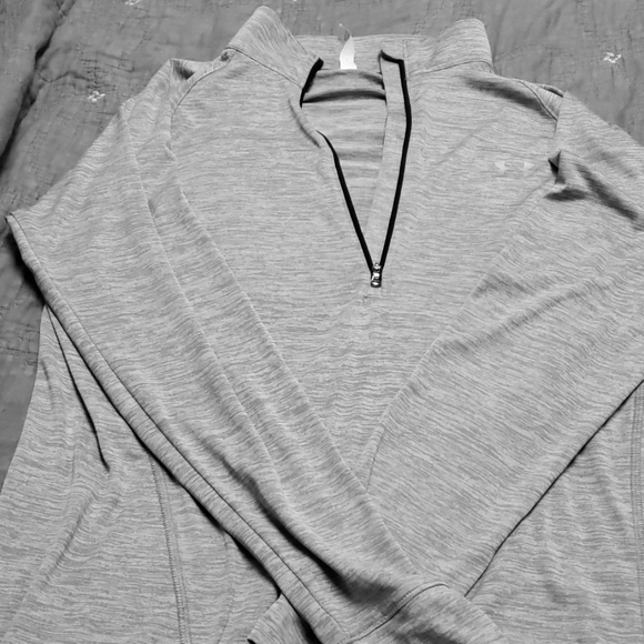 Tops - Under Armour pullover